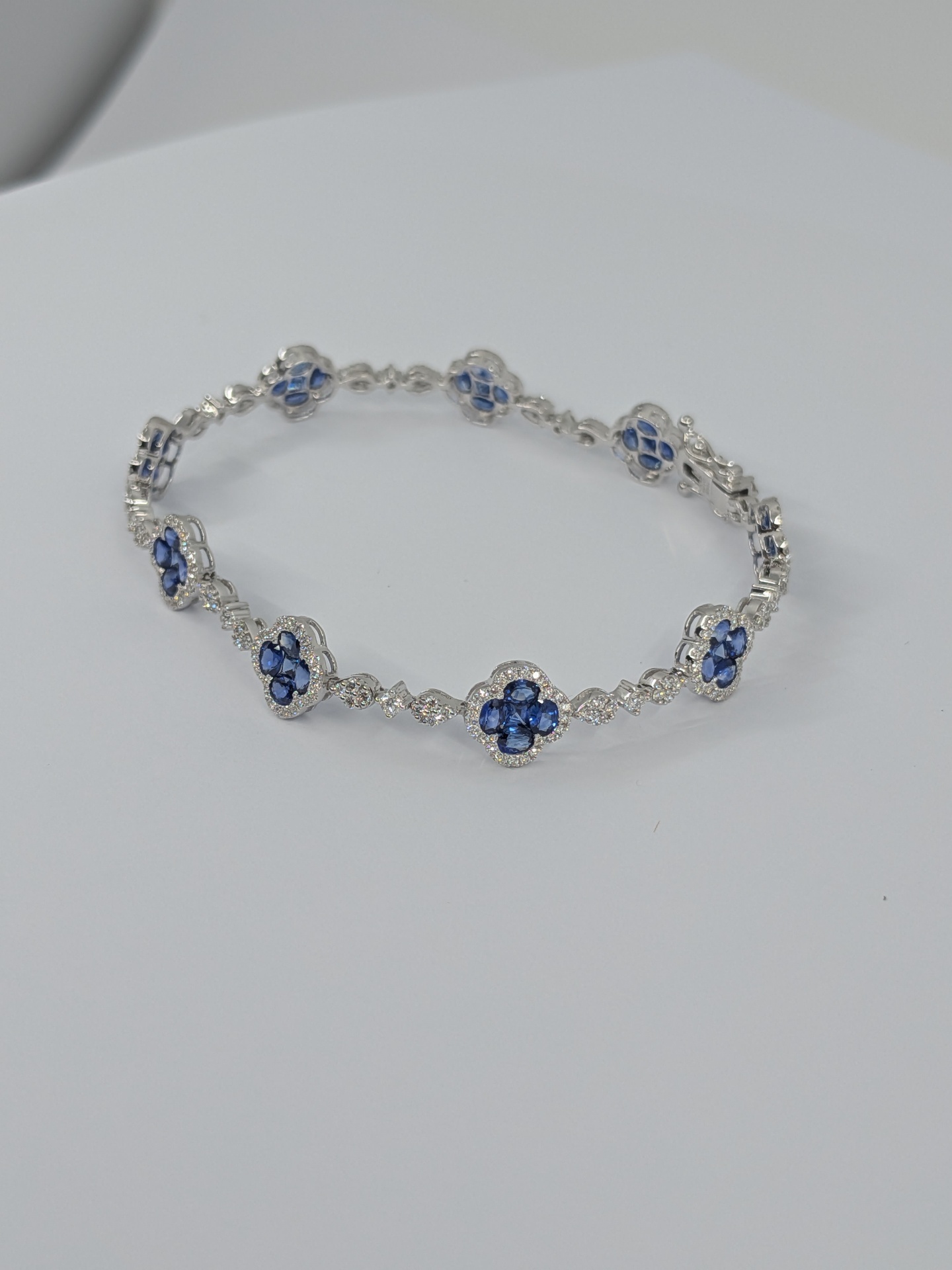 Quatrefoil sapphire bracelet view 3